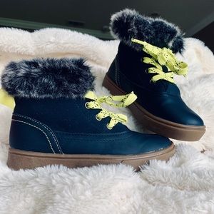 Girls navy boots with faux fur